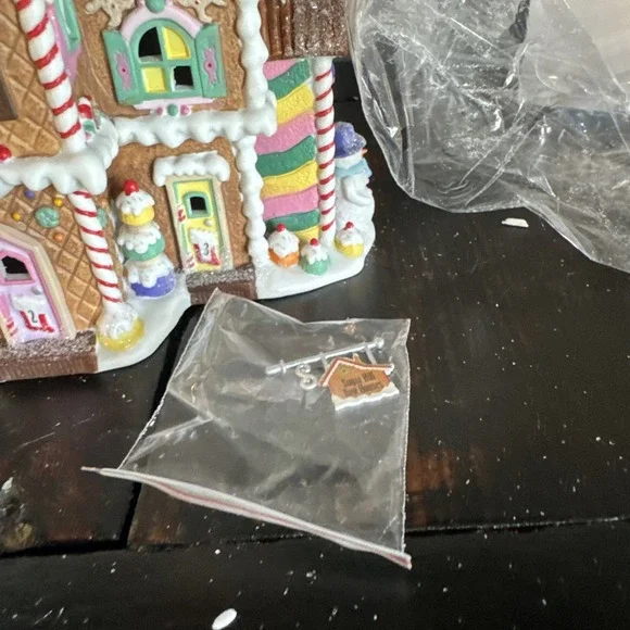 Department 56 Sugar Hill Row Houses North Pole‎ Series #56.56961 Christmas 2007